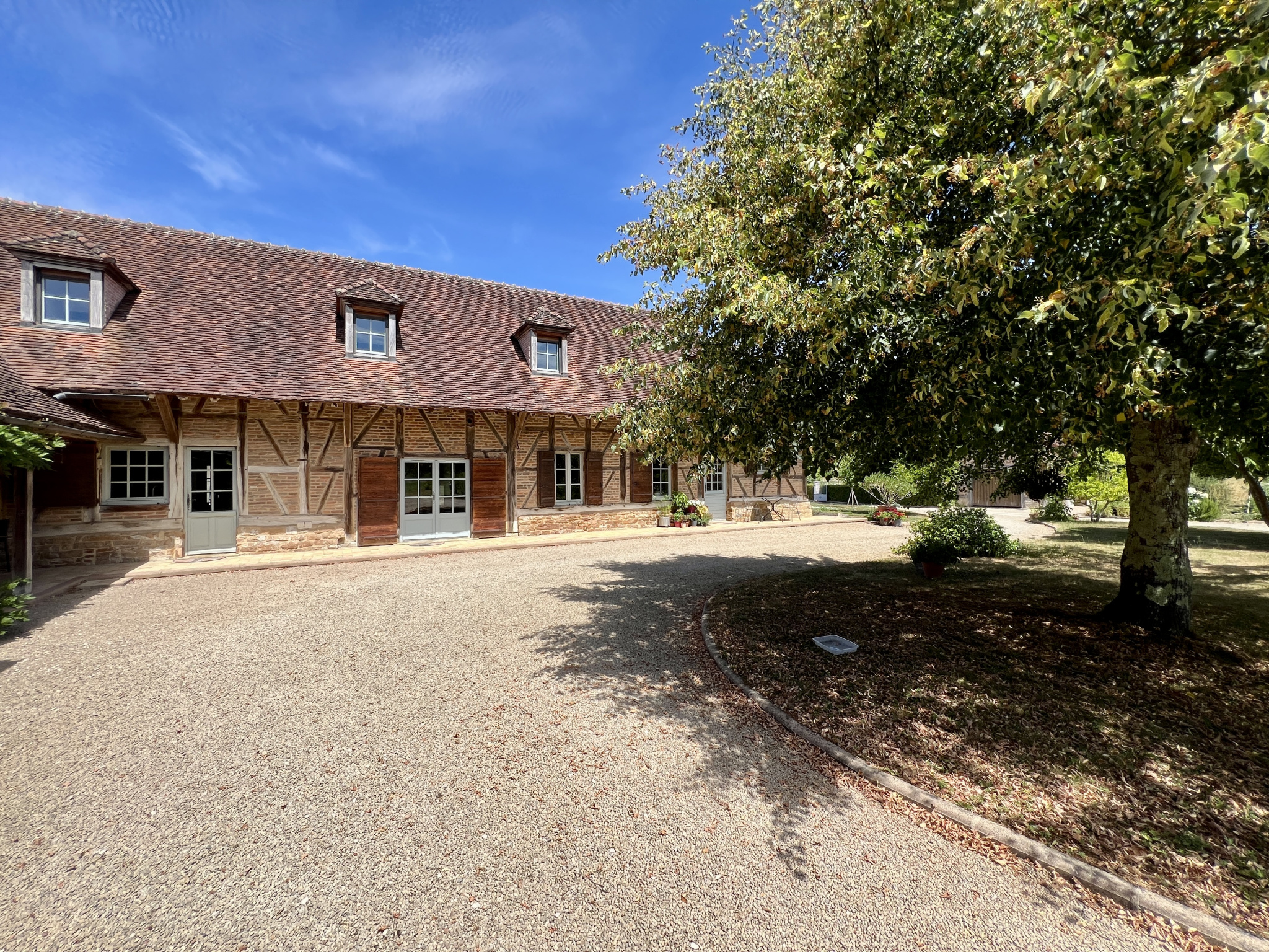Maison à vendre à Louhans, 307 m², 9 pièces – photo 2 sur 20