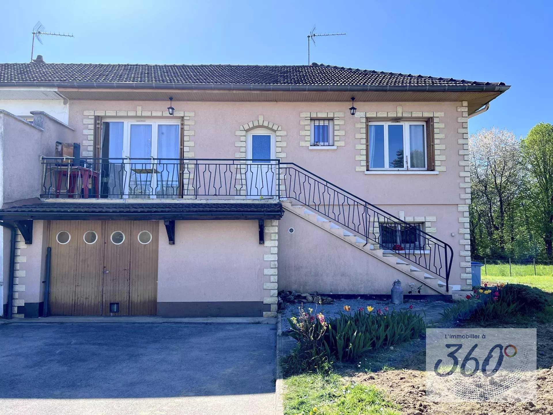 Maison familiale de 111 m2 avec jardin clos À Cousance, en