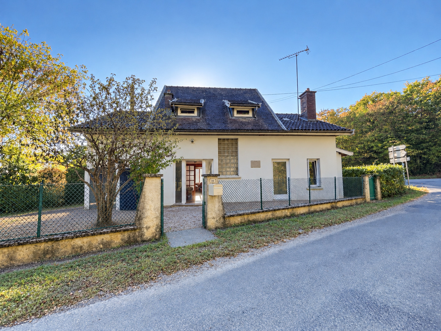 Maison à vendre à Sainte Croix en Bresse, 130 m², 7 pièces – photo 2 sur 16