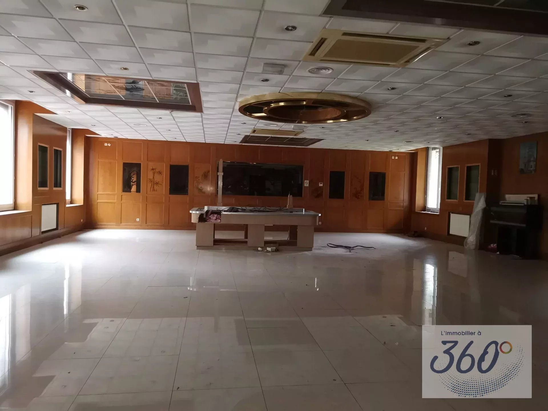 Local commercial à louer à Bourg en bresse, 160 m² – photo 2 sur 2