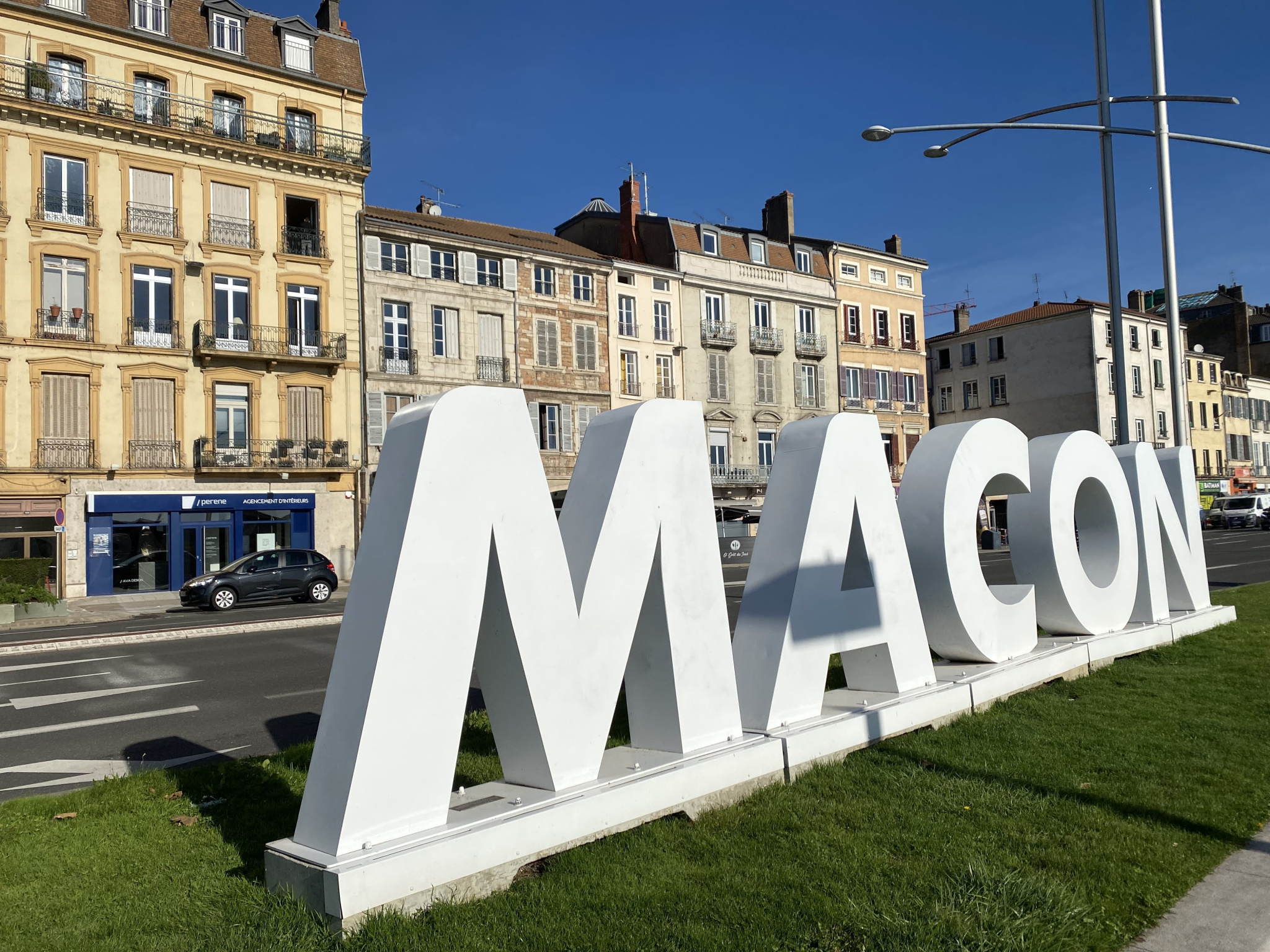 Local commercial à vendre à Macon, 150 m² – photo 1 sur 10